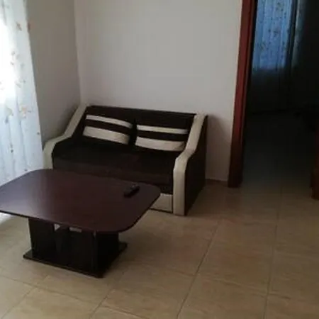 Yves 2 Bed At Sun Village Sunny Not Far Away From The Sea ساني بيتش