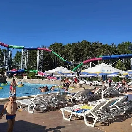 Апартаменты Yves 2 Bed At Sun Village Sunny Not Far Away From The Sea