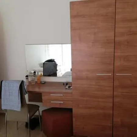 Yves 2 Bed At Sun Village Sunny Not Far Away From The Sea Апартаменты