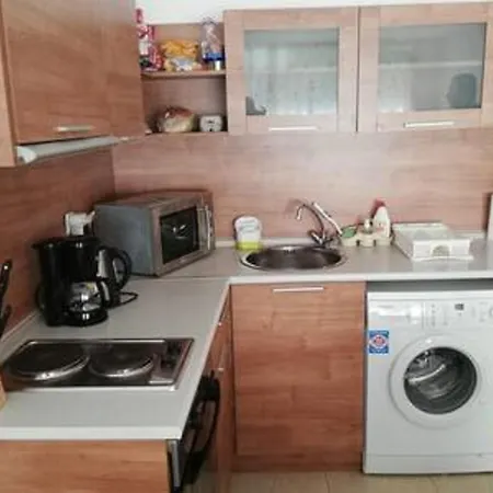 Yves 2 Bed At Sun Village Sunny Not Far Away From The Sea ساني بيتش