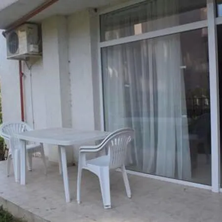 Yves 2 Bed At Sun Village Sunny Not Far Away From The Sea شقة ساني بيتش