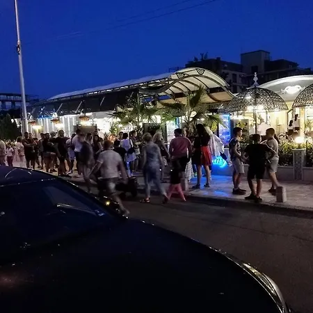 Yves 2 Bed At Sun Village Sunny Not Far Away From The Sea Апартаменты