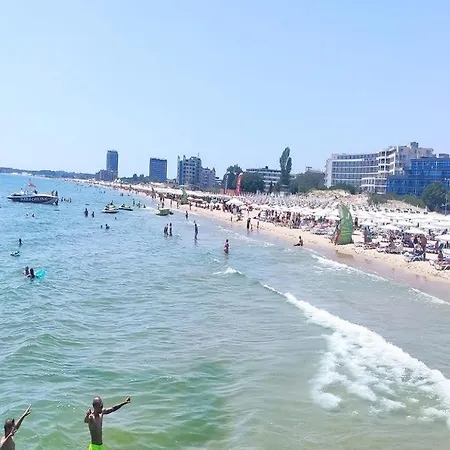 Yves 2 Bed At Sun Village Sunny Not Far Away From The Sea ساني بيتش