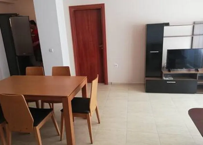 Yves 2 Bed At Sun Village Sunny Not Far Away From The Sea Солнечный берег