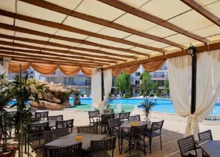 Yves 2 Bed At Sun Village Sunny Not Far Away From The Sea Апартаменты