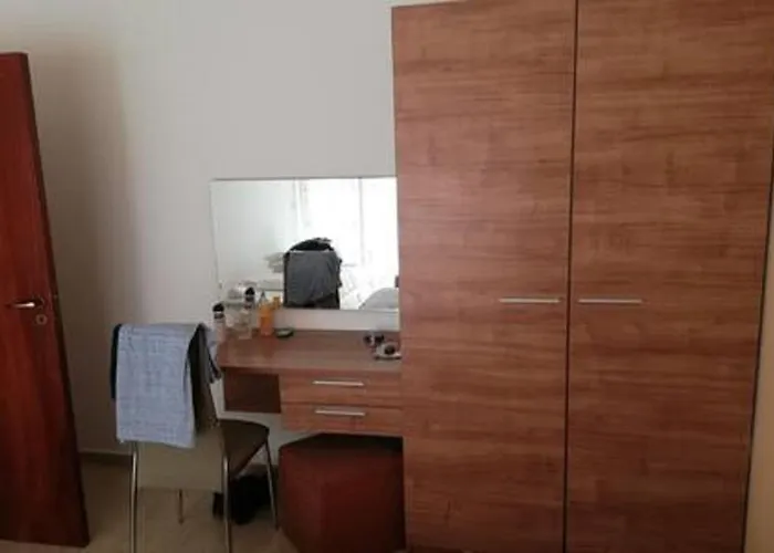 Yves 2 Bed At Sun Village Sunny Not Far Away From The Sea Апартаменты