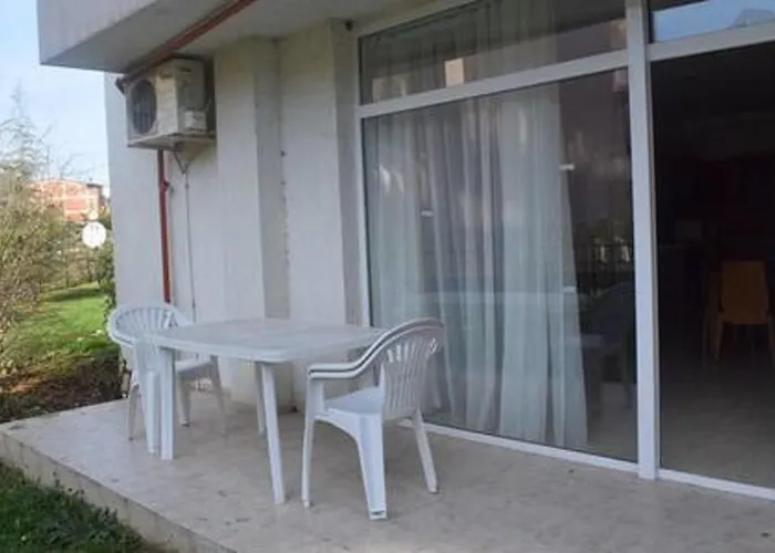 Yves 2 Bed At Sun Village Sunny Not Far Away From The Sea Апартаменты Солнечный берег