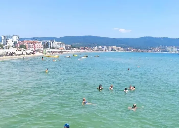 Апартаменты Yves 2 Bed At Sun Village Sunny Not Far Away From The Sea Солнечный берег