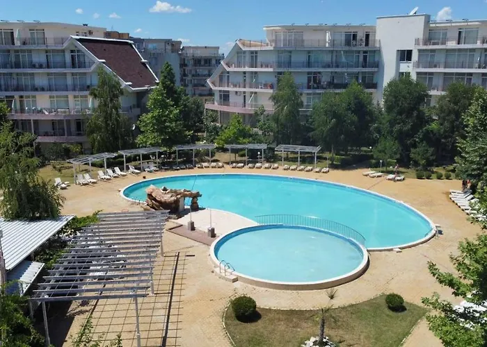 Апартаменты Yves 2 Bed At Sun Village Sunny Not Far Away From The Sea